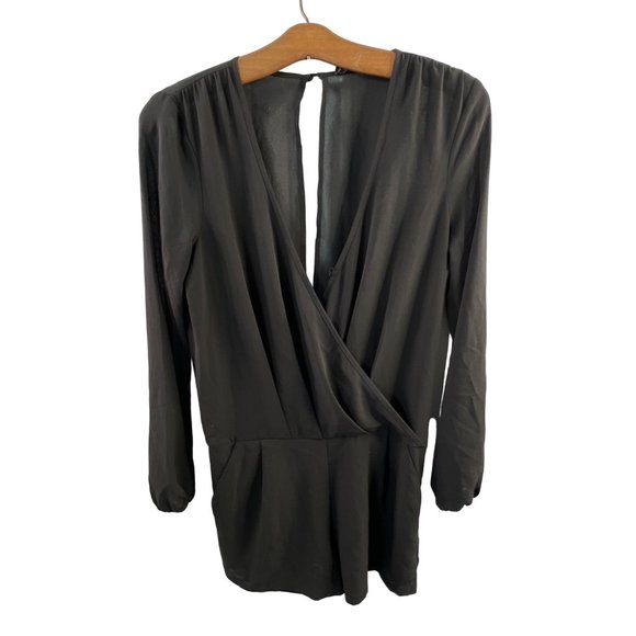 G Long Sleeve Romper Womens XS V-Neck Pockets Keyhole Back Button Black - Picture 1 of 6